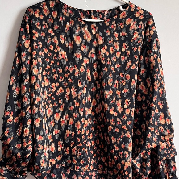 Zara Basics Top . Size XL . Fits L and XL . Fabric Doesn’t wrinkle. - Picture 3 of 6